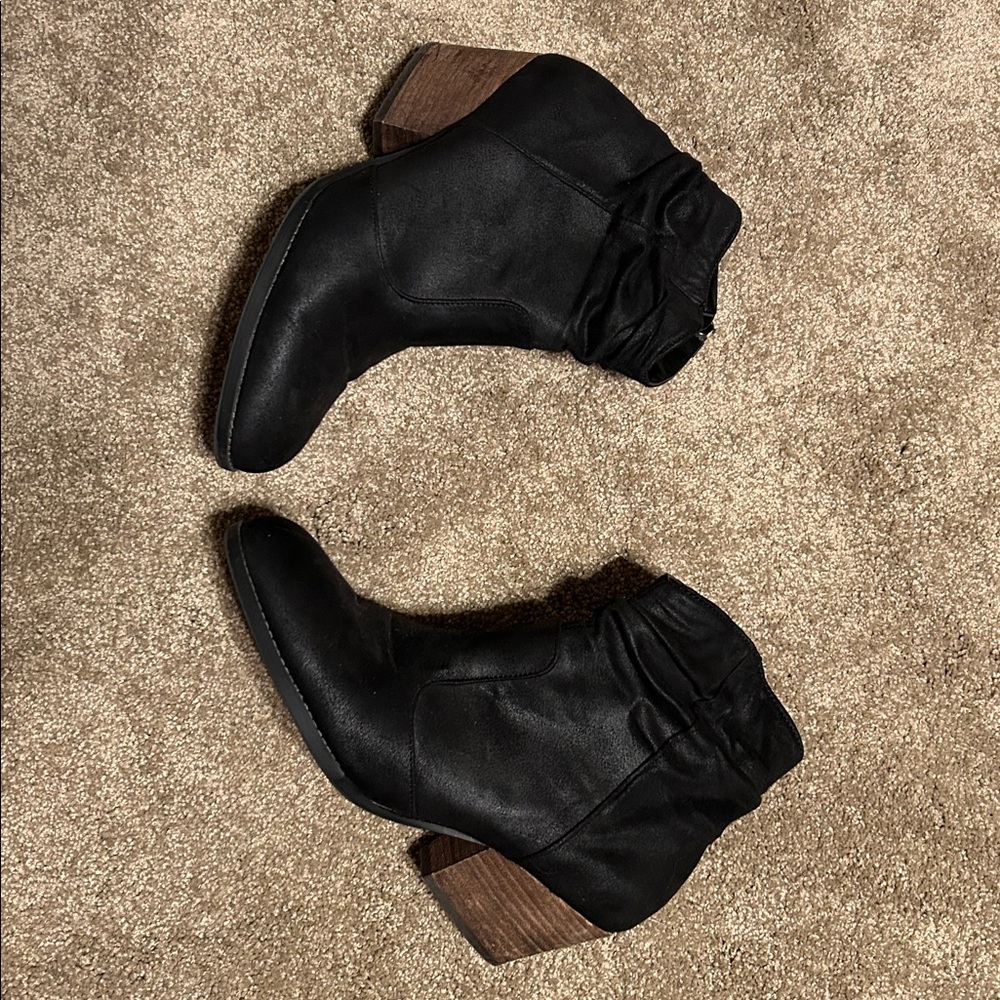 Bella Vita Elegant Black Ankle Booties